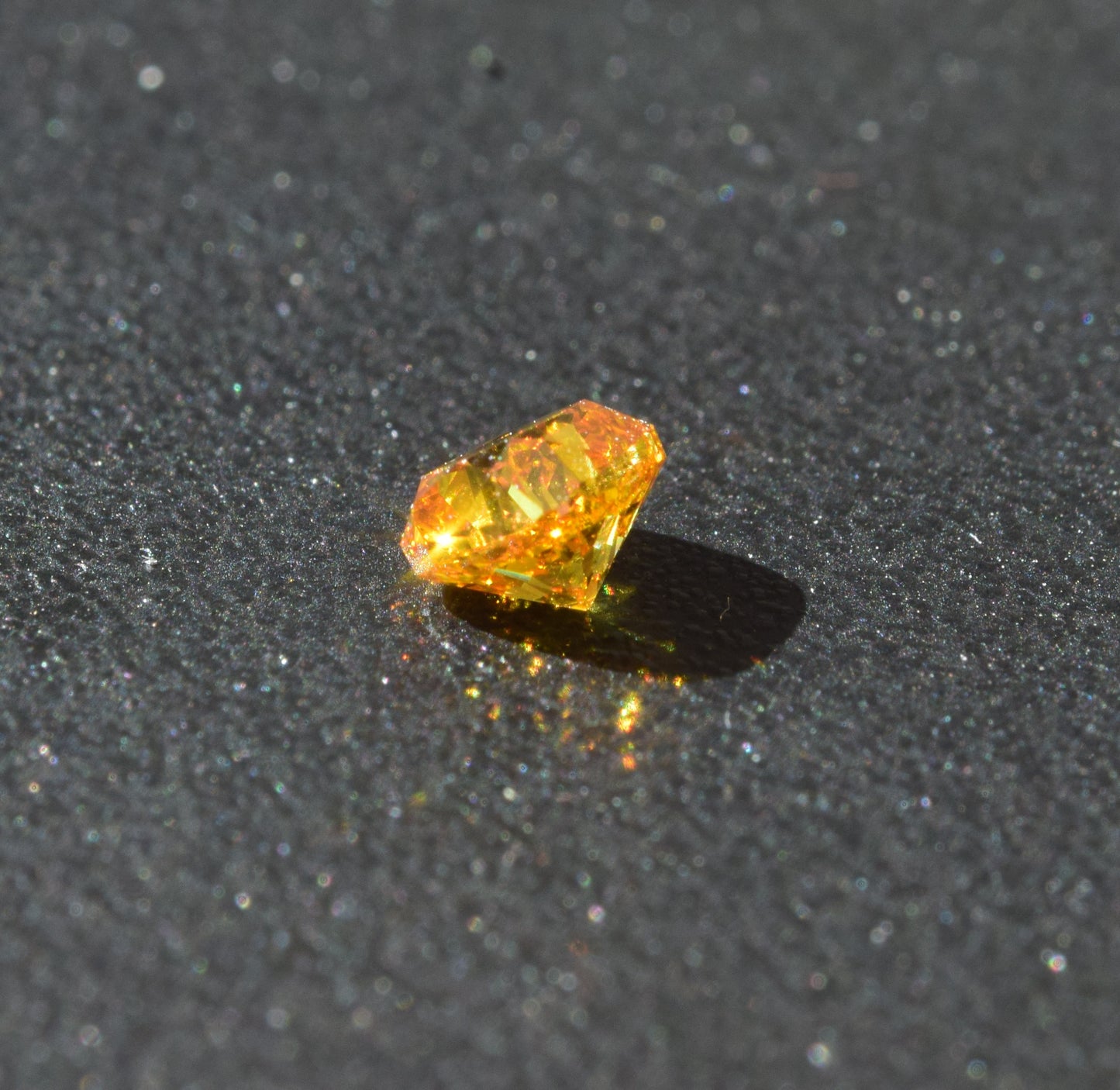 0,41 ct, Fancy Vivid Yellow Orange, VS2, Cushion, GIA Certified