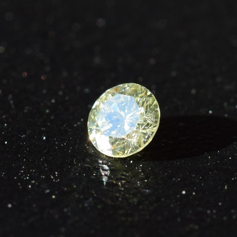 0,22 ct, Fancy Green-Yellow, I1, Round, Not Certified*