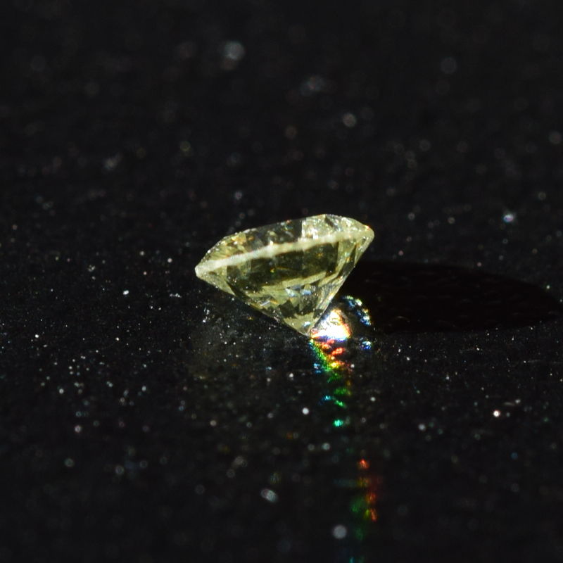 0,22 ct, Fancy Green-Yellow, I1, Round, Not Certified*
