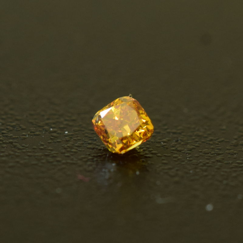 0,15 ct, Fancy Deep Orange-Yellow, VS1, Radiant, IGI Certified