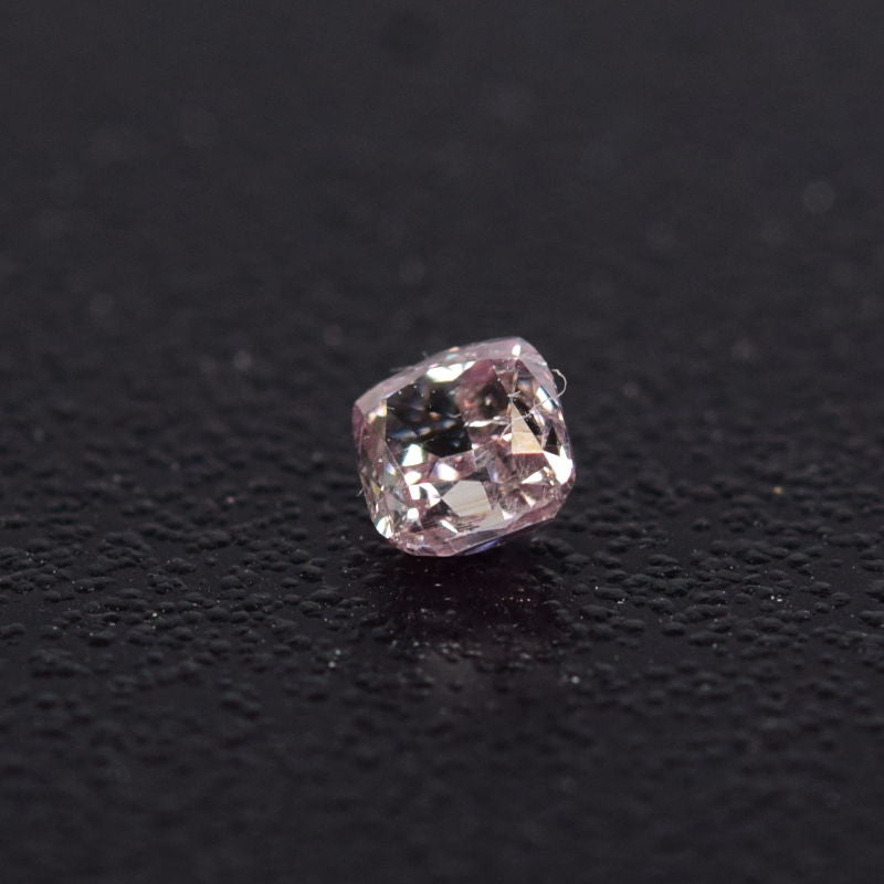 0,18 ct, Fancy Light Greyish Pink, SI2, Radiant, IGI Certified