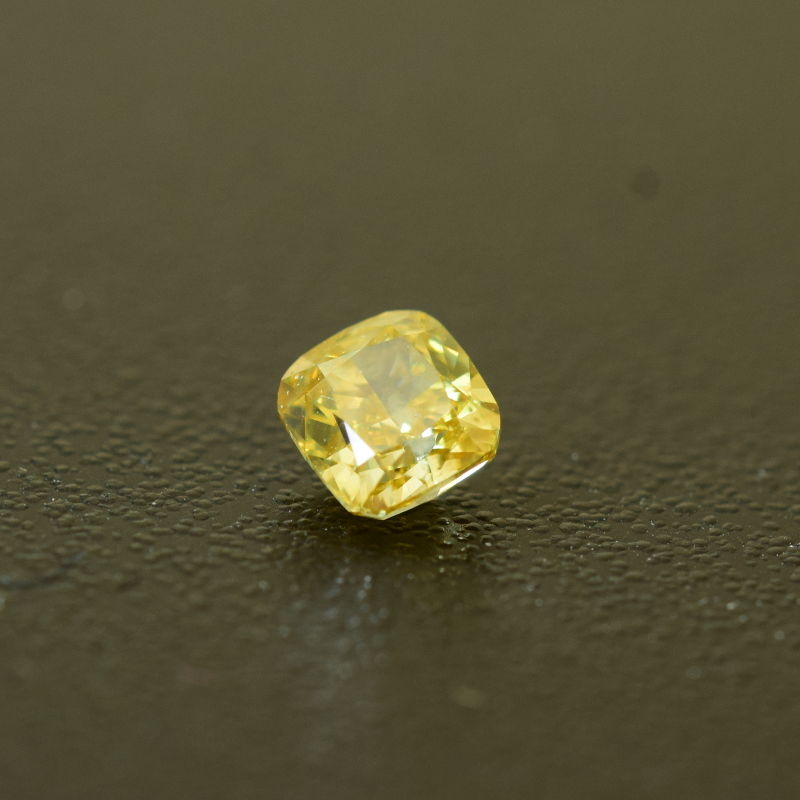0,37 ct, Fancy Intense Yellow, SI2, Cushion, IGI Certified
