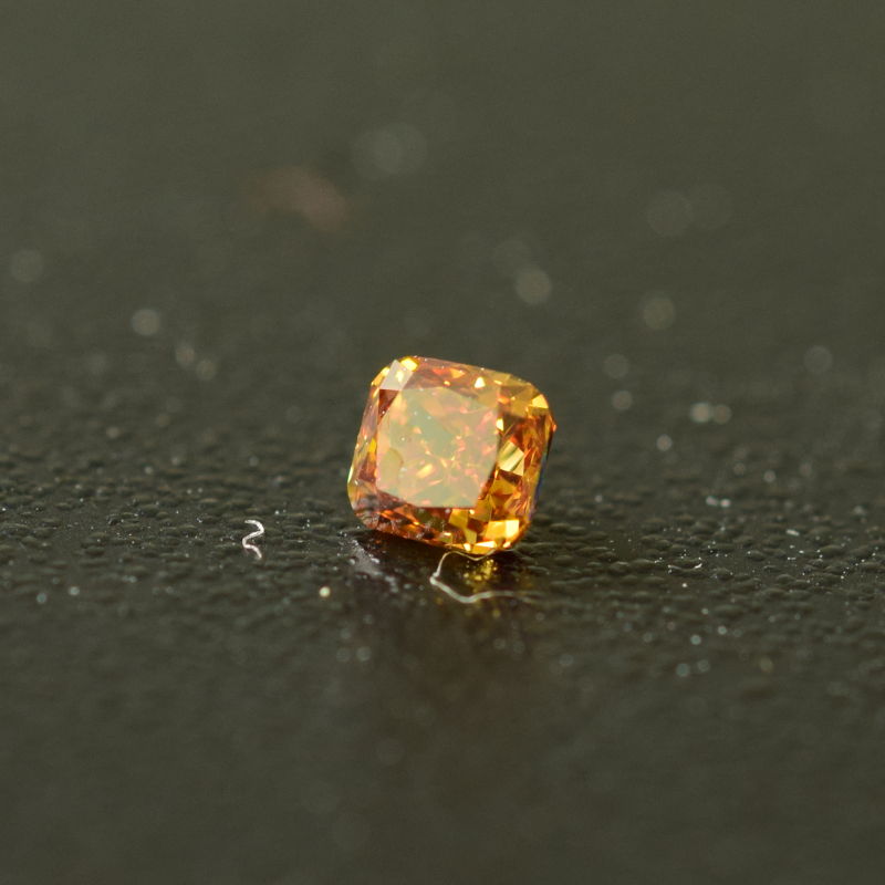 0,17 ct, Fancy Deep Orange, VS1, Cushion, IGI Certified