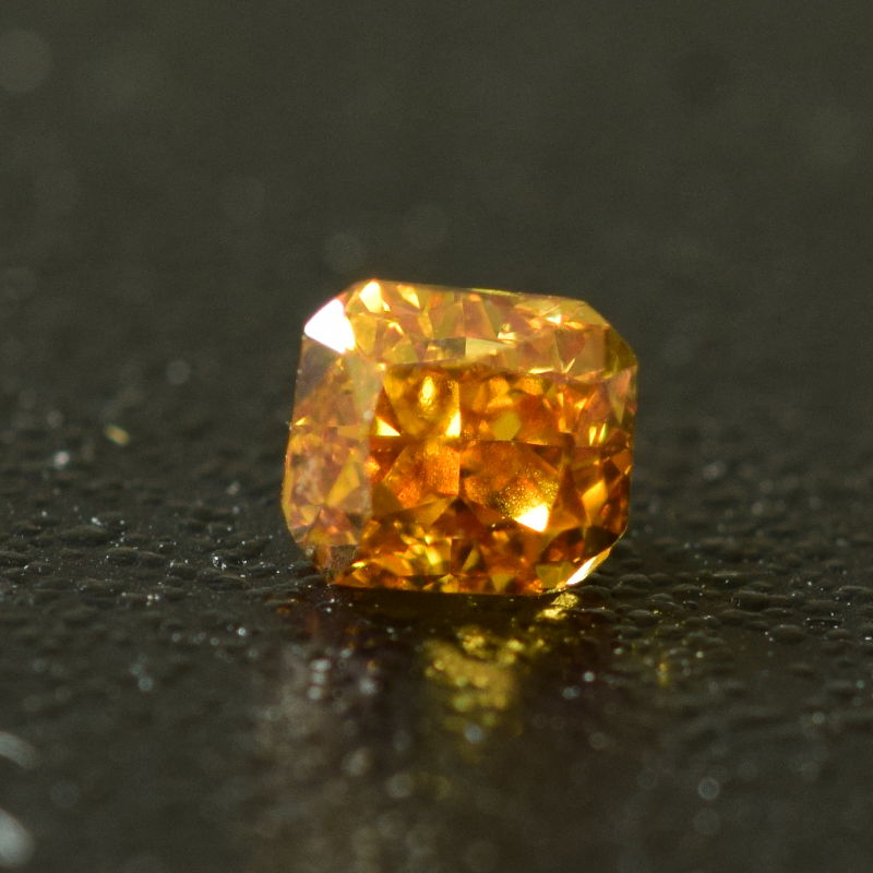 0,29 ct, Fancy Deep Yellowish Orange, VS1, Cushion, IGI Certified