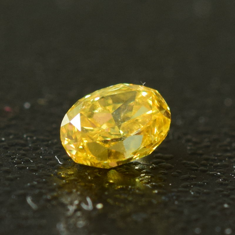 0,17 ct, Fancy Vivid Yellow, VVS2, Oval, IGI Certified