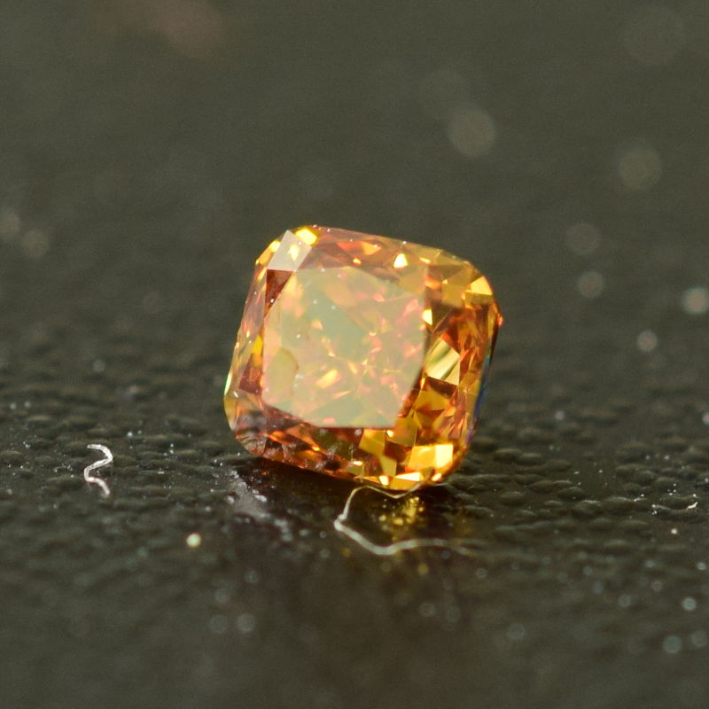 0,17 ct, Fancy Deep Orange, VS1, Cushion, IGI Certified
