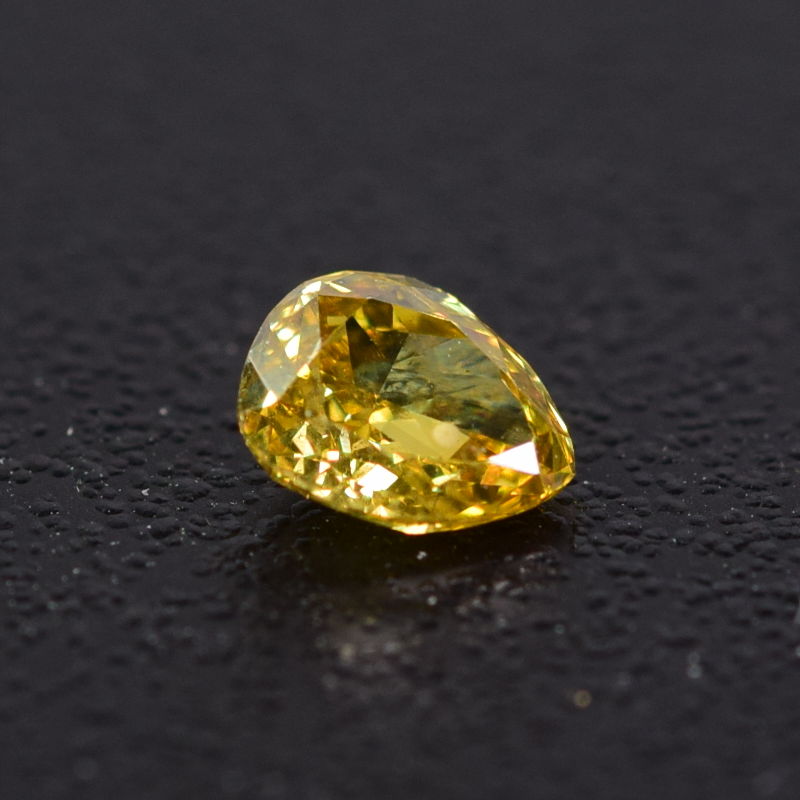 0,26 ct, Fancy Orangy Yellow, VS2, Pear, IGI Certified