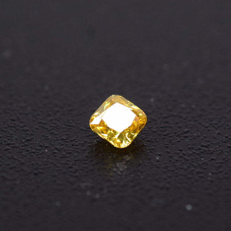 0,2 ct, Fancy Intense Orangy Yellow, VS2, Radiant, IGI Certified