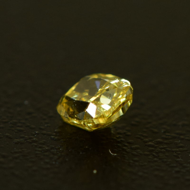0,24 ct, Fancy Intense Brownish Yellow, SI2, Cushion, IGI Certified