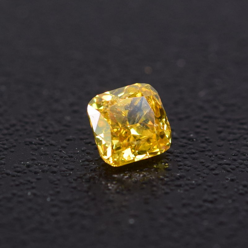 0,2 ct, Fancy Intense Orangy Yellow, VS2, Radiant, IGI Certified