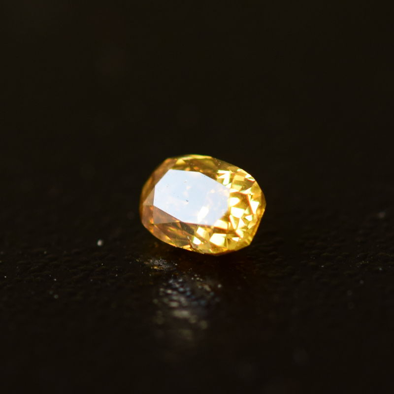 0,19 ct, Fancy Deep Orangy Yellow, SI2, Oval, IGI Certified