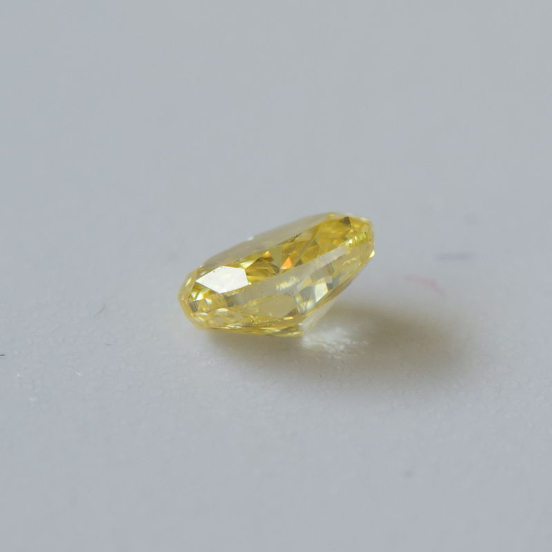 0,27 ct, Fancy Intense Orange-Yellow, VS2, Oval, IGI Certified