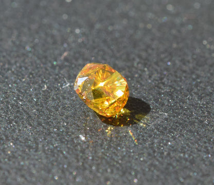 0,41 ct, Fancy Vivid Yellow Orange, VS2, Cushion, GIA Certified