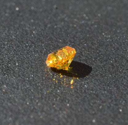 0,41 ct, Fancy Vivid Yellow Orange, VS2, Cushion, GIA Certified