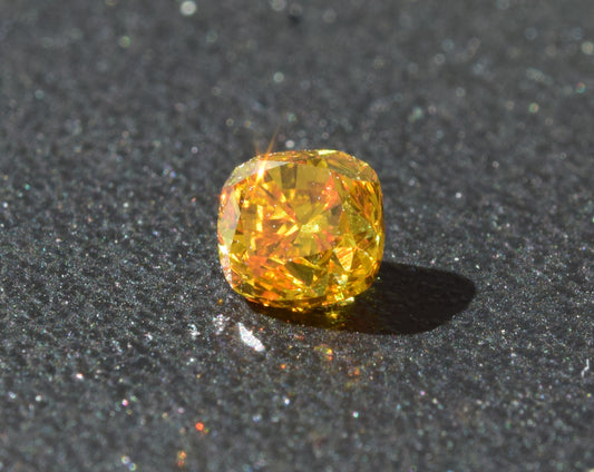 0,41 ct, Fancy Vivid Yellow Orange, VS2, Cushion, GIA Certified