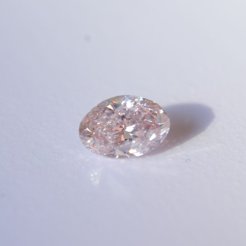 0,56 ct, Fancy Light Orangy Pink, SI1, Oval, GIA Certified