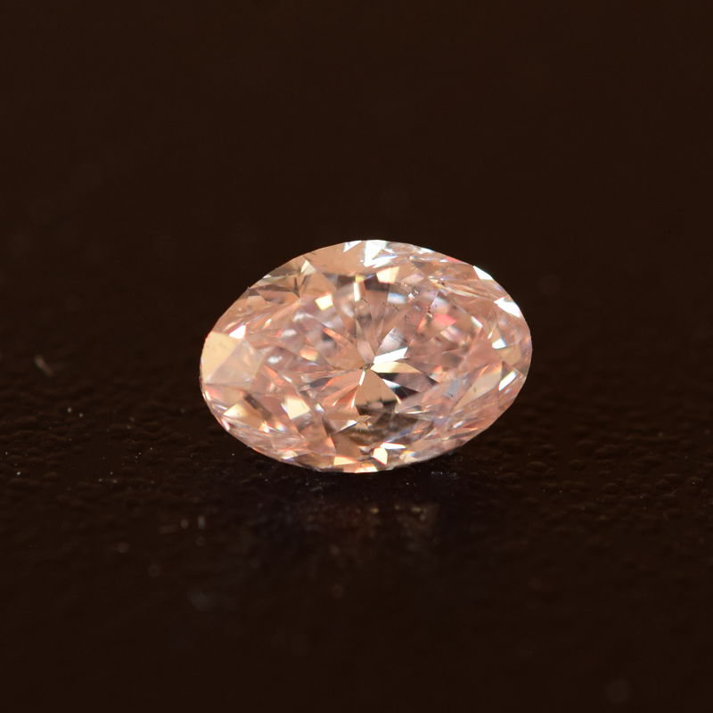 0,56 ct, Fancy Light Orangy Pink, SI1, Oval, GIA Certified