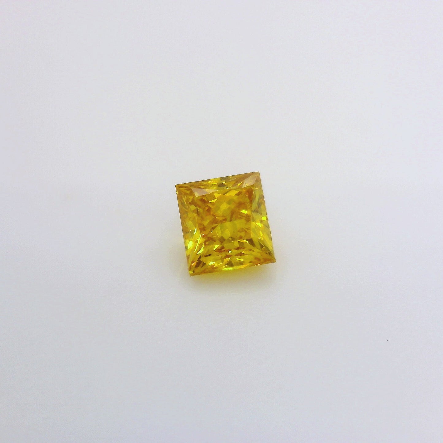 0,5 ct, Fancy Vivid Yellow-Orange, SI2, Retangular, GIA Certified