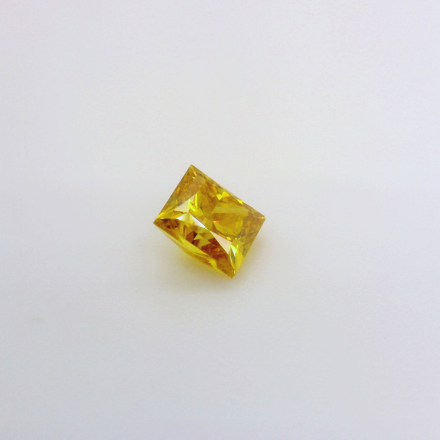 0,5 ct, Fancy Vivid Yellow-Orange, SI2, Retangular, GIA Certified