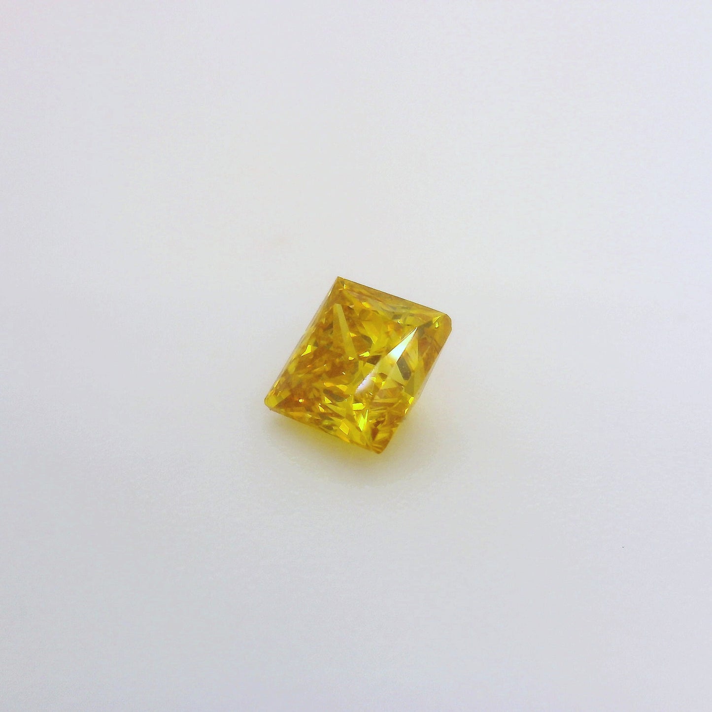 0,5 ct, Fancy Vivid Yellow-Orange, SI2, Retangular, GIA Certified