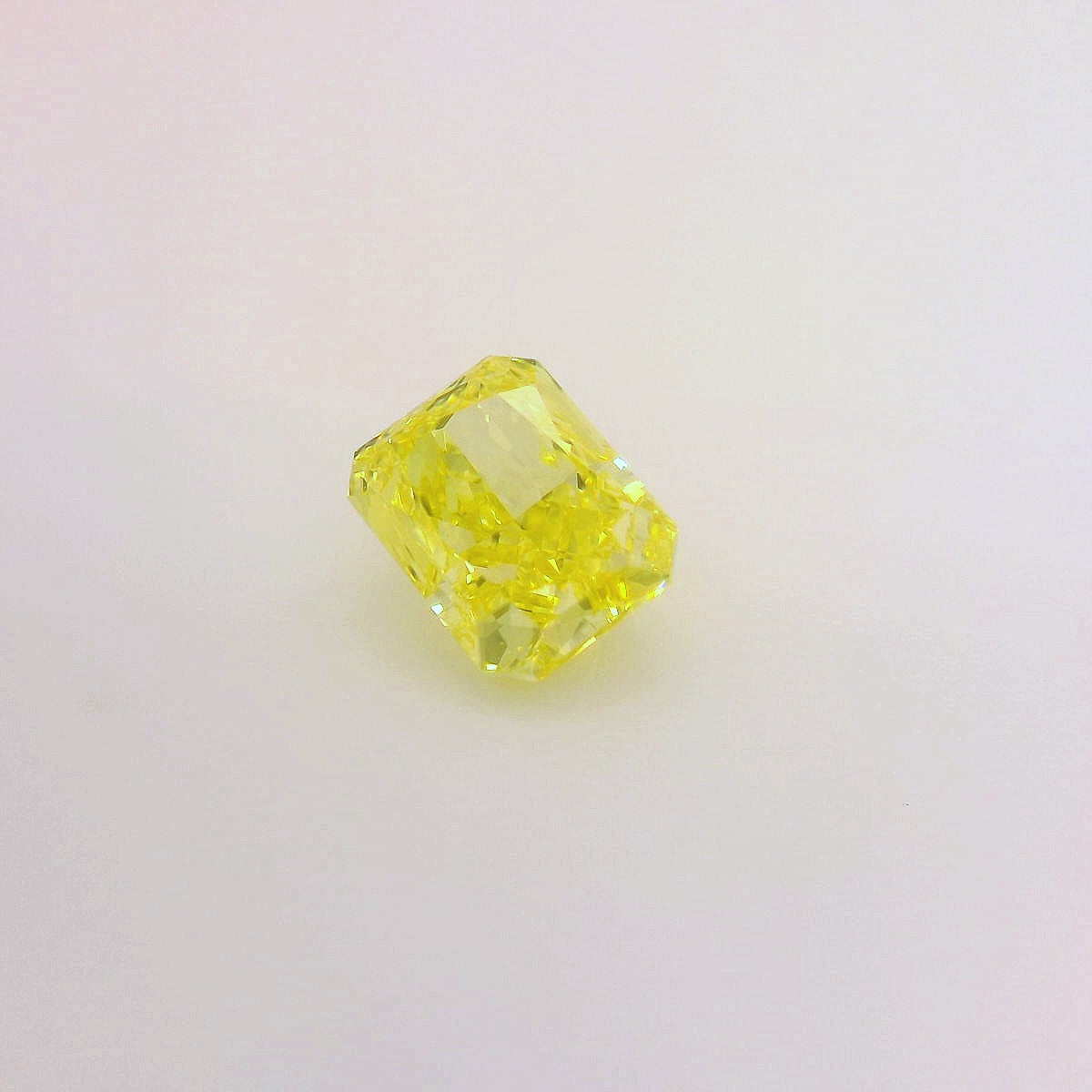 1,08 ct, Fancy Vivid Yellow, VVS1, Radiant, GIA Certified