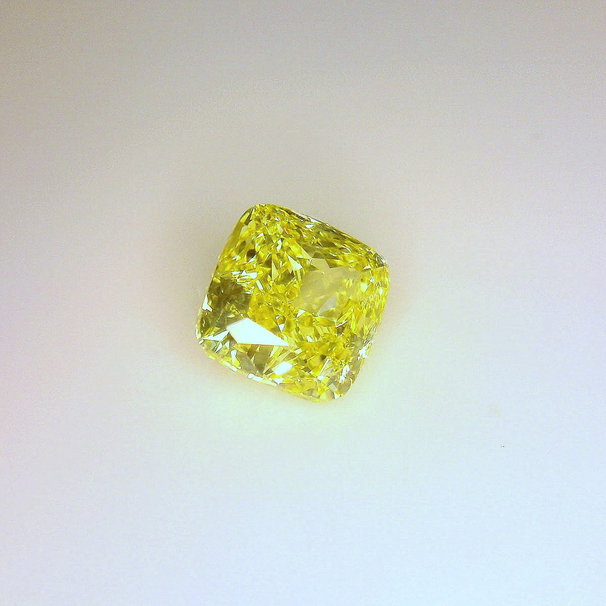 2,00 ct, Fancy Intense Yellow, IF, Cushion, GIA Certified