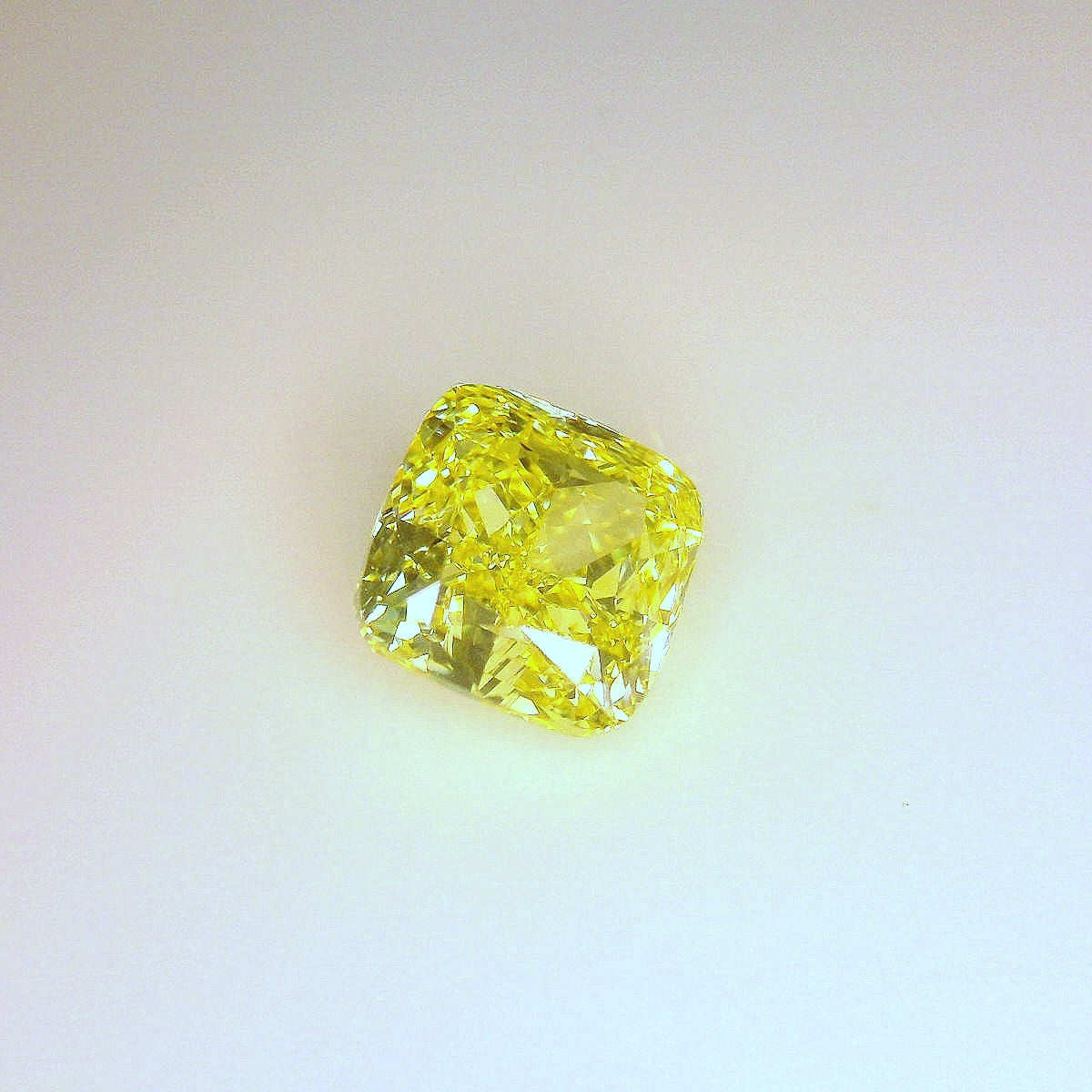 2,00 ct, Fancy Intense Yellow, IF, Cushion, GIA Certified