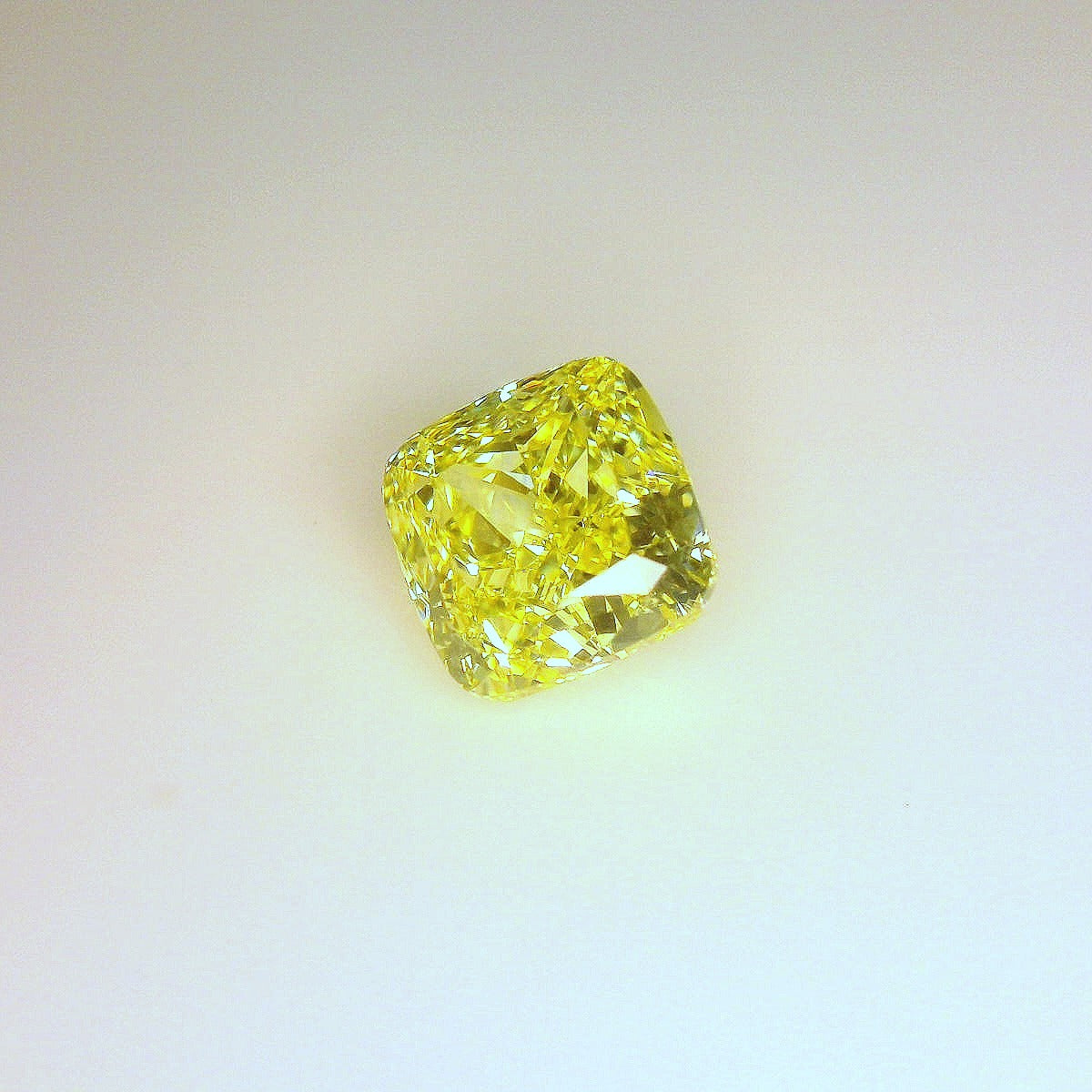 2,00 ct, Fancy Intense Yellow, IF, Cushion, GIA Certified