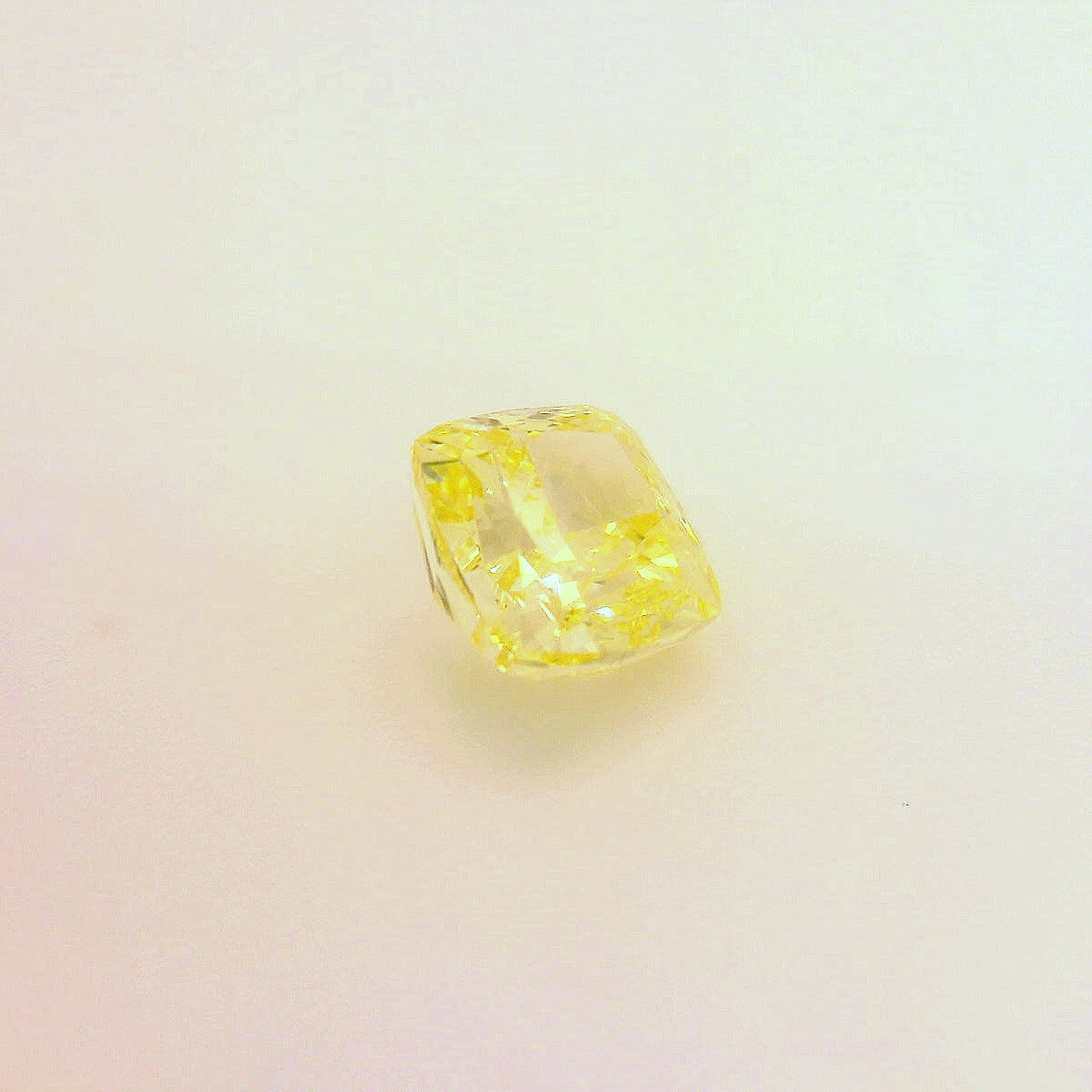 1,07 ct, Fancy Intense Yellow, VVS2, Cushion, GIA Certified