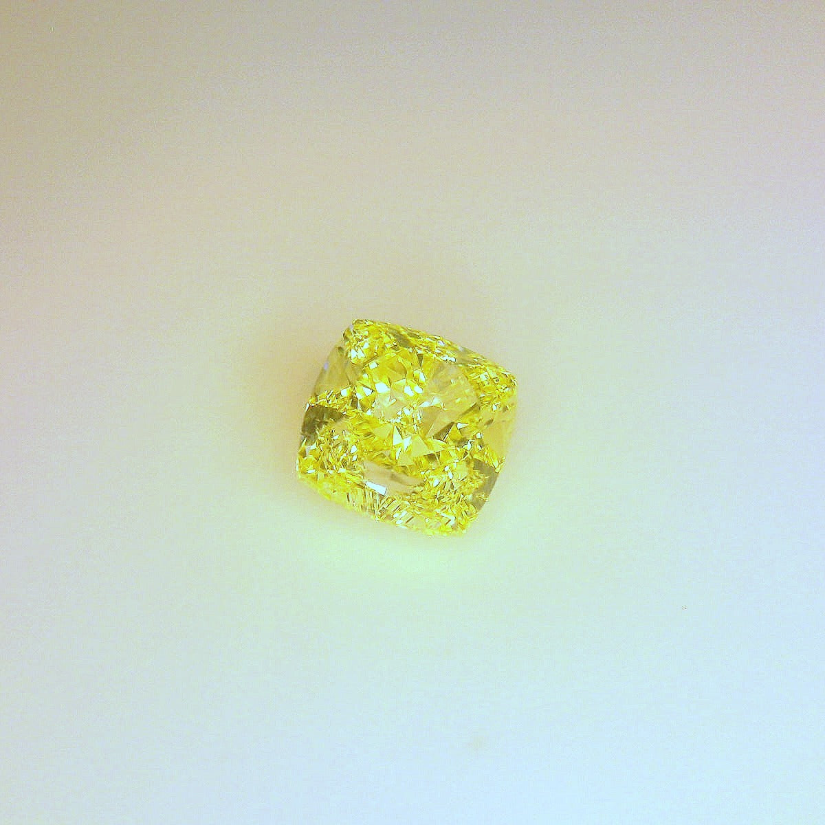 1,07 ct, Fancy Yellow, VVS1, Cushion, GIA Certified