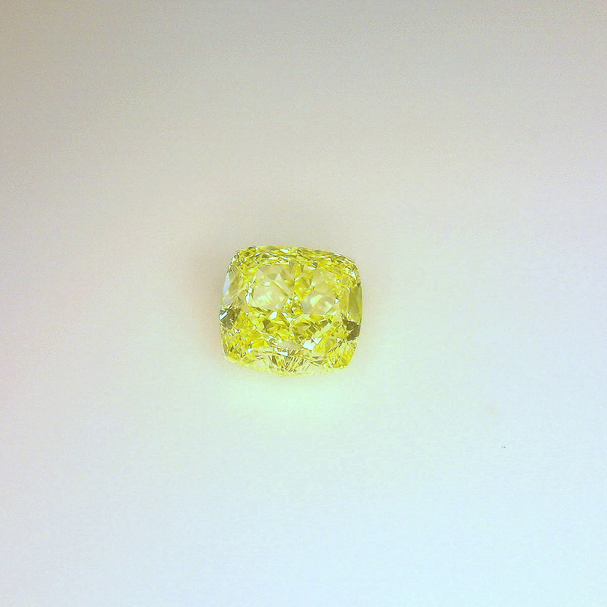 1,01 ct, Fancy Yellow, IF, Cushion, GIA Certified