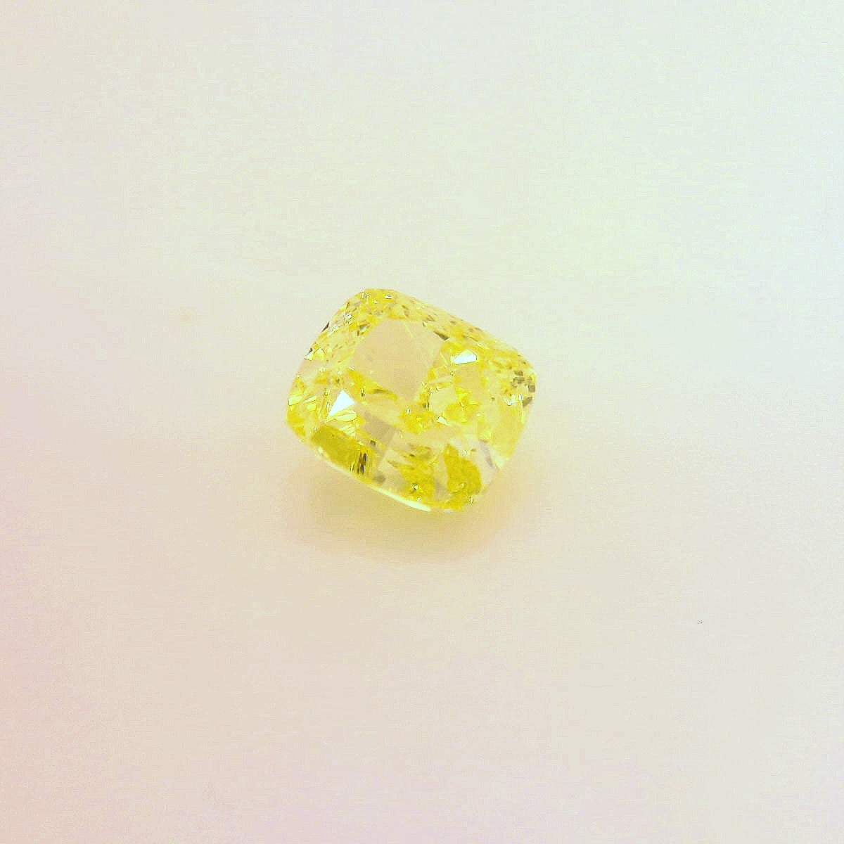 1,01 ct, Fancy Yellow, IF, Cushion, GIA Certified