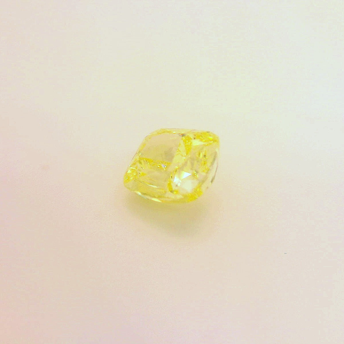 1,01 ct, Fancy Yellow, IF, Cushion, GIA Certified