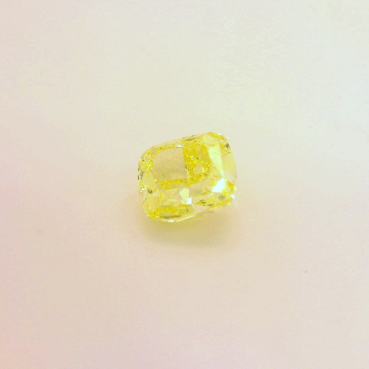 1,01 ct, Fancy Yellow, IF, Cushion, GIA Certified