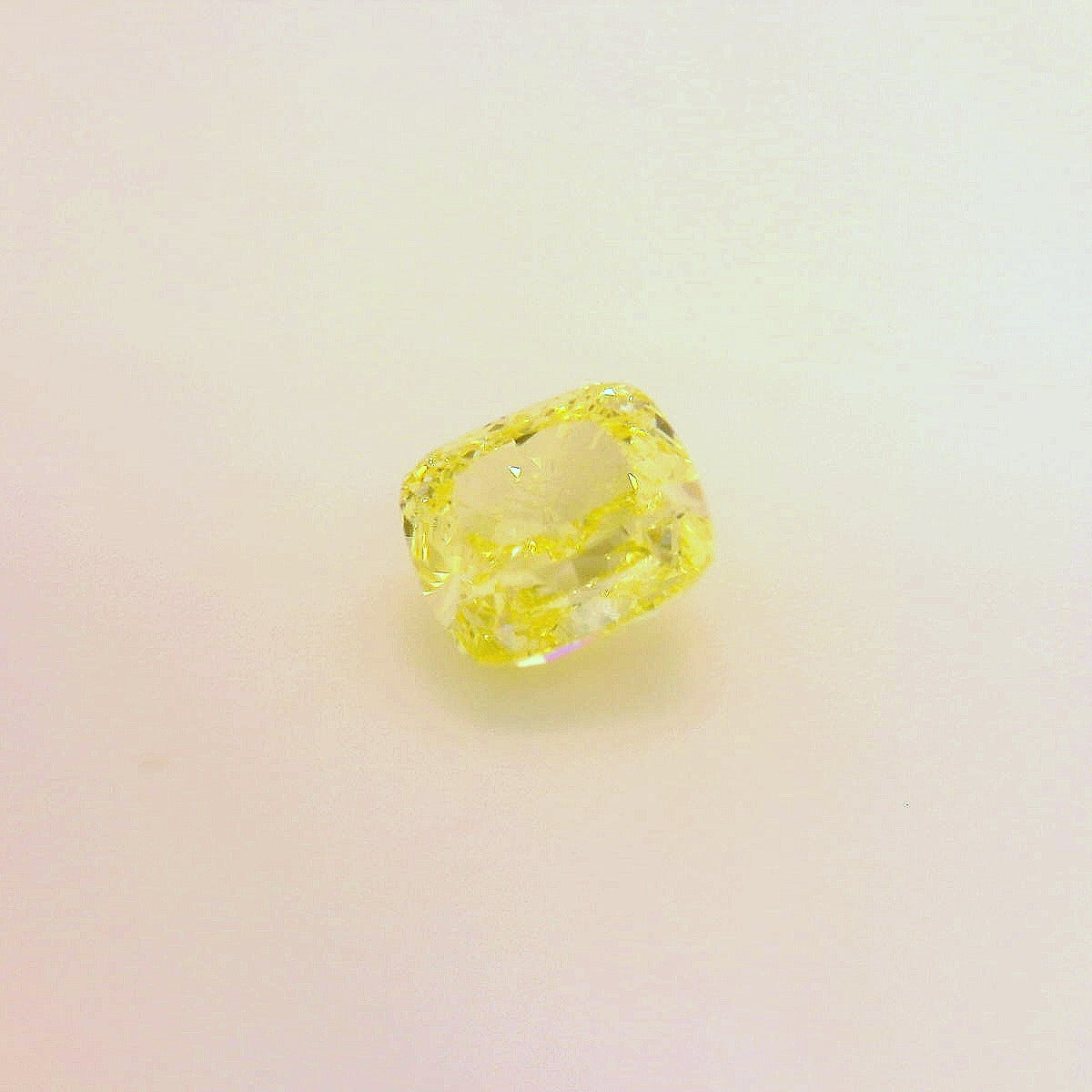 1,01 ct, Fancy Yellow, IF, Cushion, GIA Certified