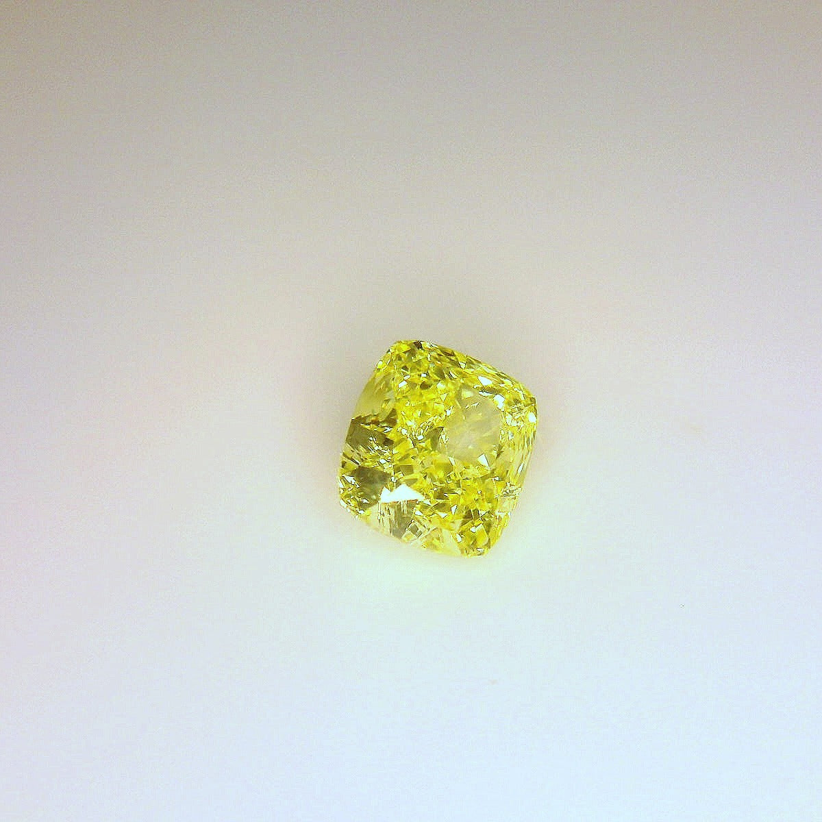 1,01 ct, Fancy Yellow, IF, Cushion, GIA Certified