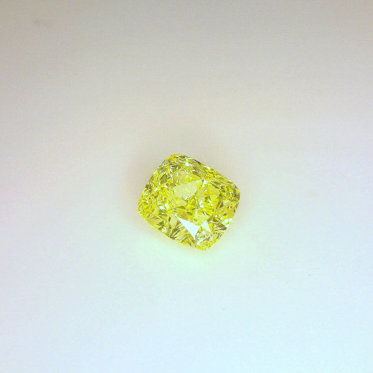1,01 ct, Fancy Yellow, IF, Cushion, GIA Certified