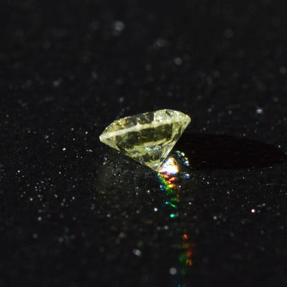 0,22 ct, Fancy Green-Yellow, I1, Round, Not Certified*