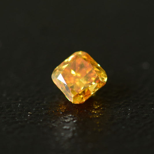 0,15 ct, Fancy Deep Yellow-Orange, SI2, Radiant, GIA Certified