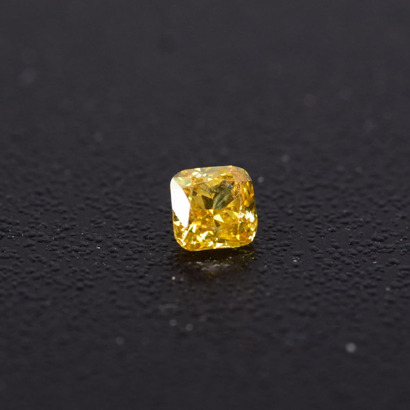 0,2 ct, Fancy Intense Orangy Yellow, VS2, Radiant, IGI Certified