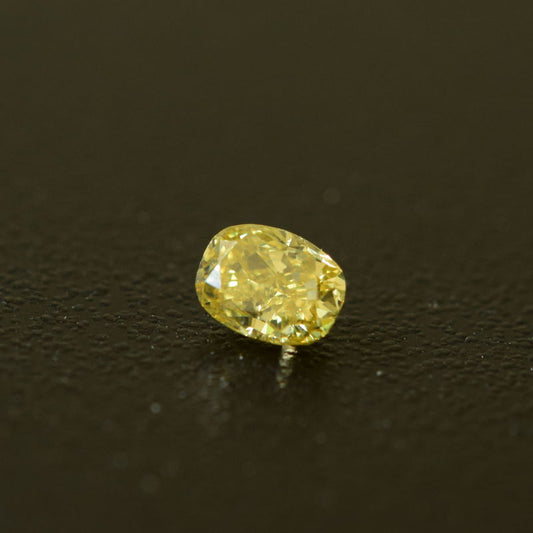 0,24 ct, Fancy Intense Yellow, VVS2, Oval, IGI Certified