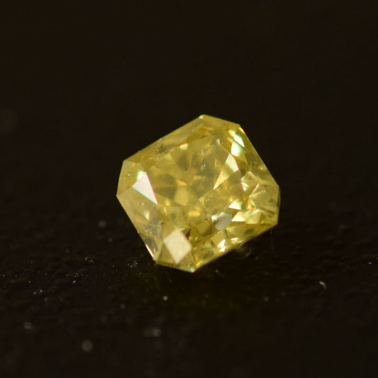 0,18 ct, Fancy Intense Greenish Yellow, I1, Radiant, IGI Certified