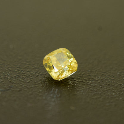 0,37 ct, Fancy Intense Yellow, SI2, Cushion, IGI Certified