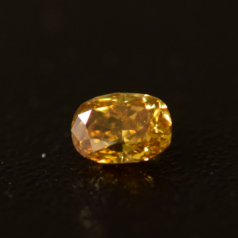 0,19 ct, Fancy Deep Orangy Yellow, SI2, Oval, IGI Certified