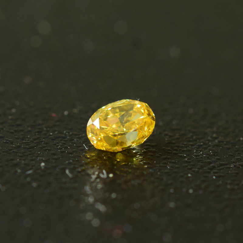 0,17 ct, Fancy Vivid Yellow, VVS2, Oval, IGI Certified