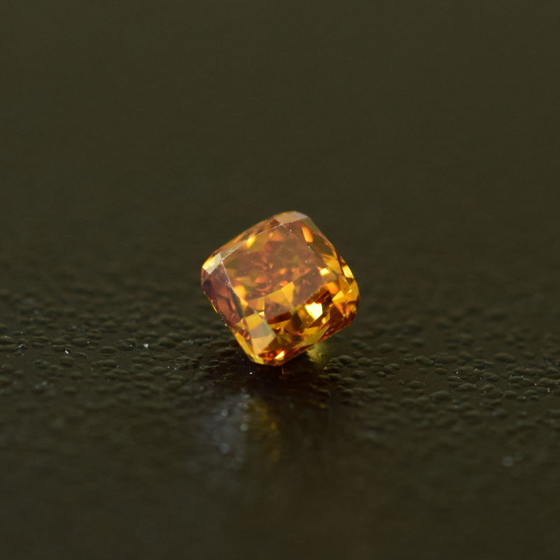 0,2 ct, Fancy Deep Orange, VS2, Cushion, IGI Certified