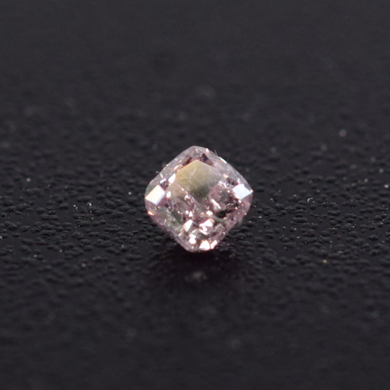 0,18 ct, Fancy Light Greyish Pink, SI2, Radiant, IGI Certified