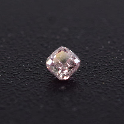 0,18 ct, Fancy Light Greyish Pink, SI2, Radiant, IGI Certified