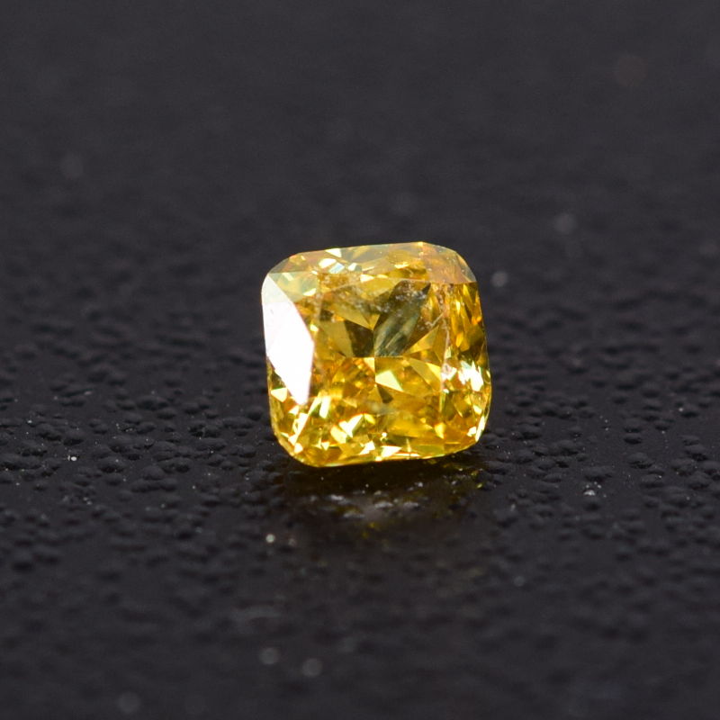 0,2 ct, Fancy Intense Orangy Yellow, VS2, Radiant, IGI Certified