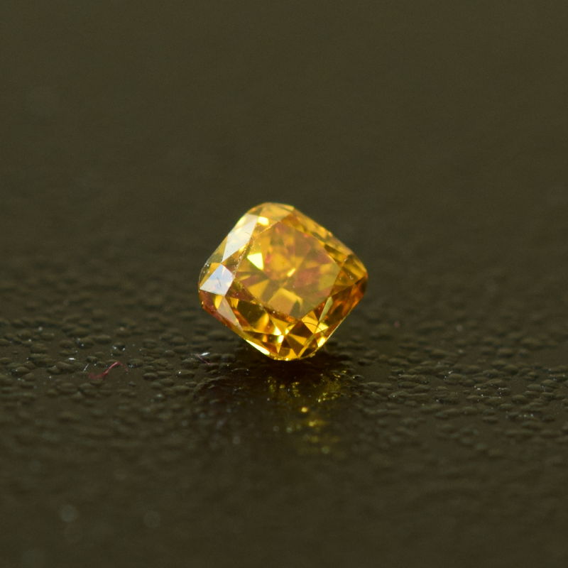 0,15 ct, Fancy Deep Orange-Yellow, VS1, Radiant, IGI Certified